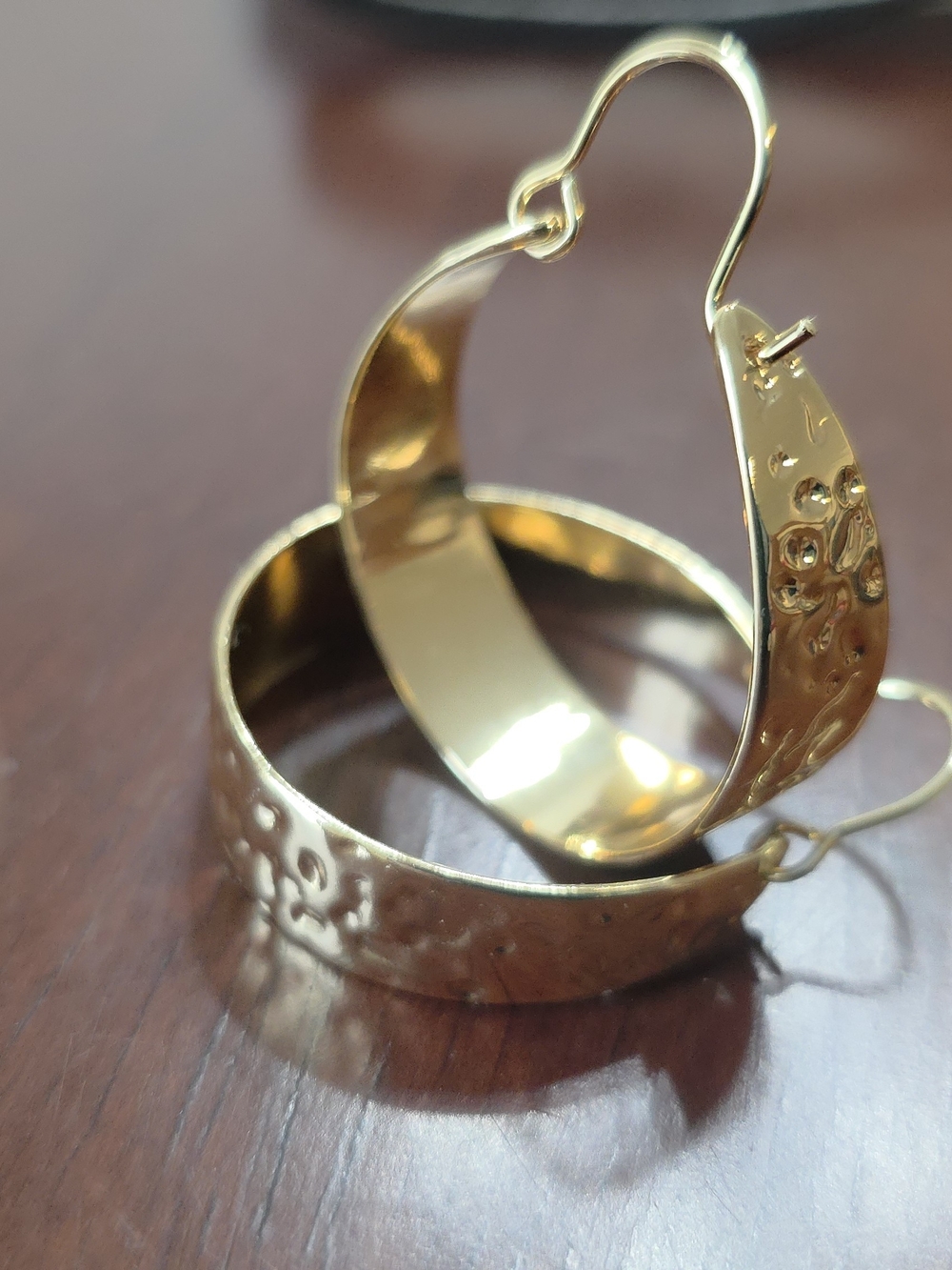 Elegant and lightweight 14k gold hoop earrings, perfect for.you. MAKE YOUR OFFER